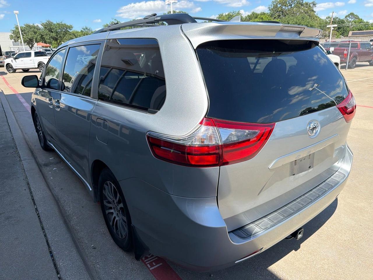 2020 Toyota Sienna XLE Hurst TX