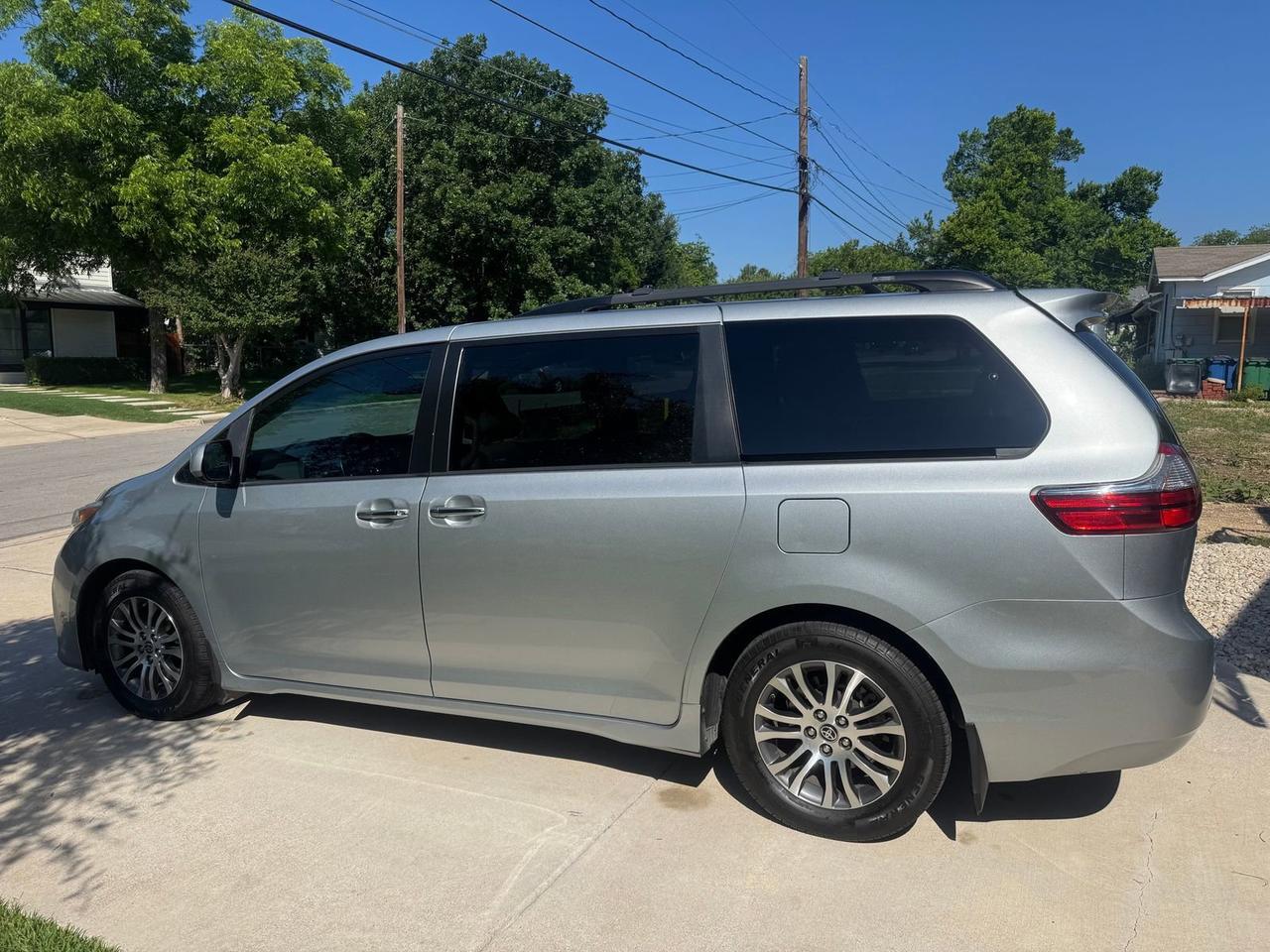2020 Toyota Sienna XLE Hurst TX