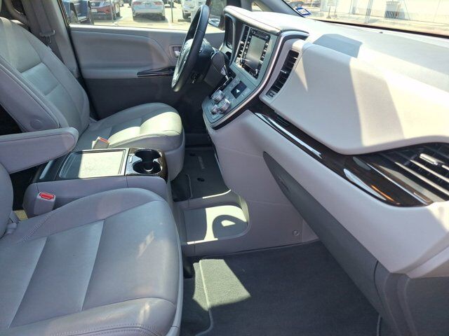 2020 Toyota Sienna XLE Hurst TX