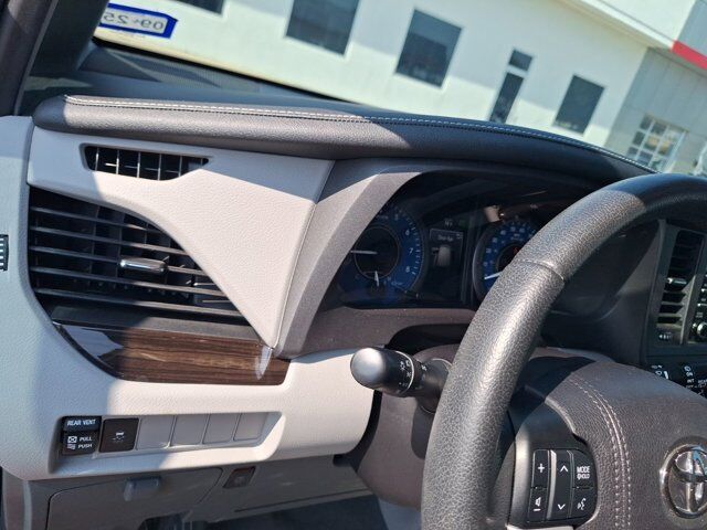2020 Toyota Sienna XLE Hurst TX
