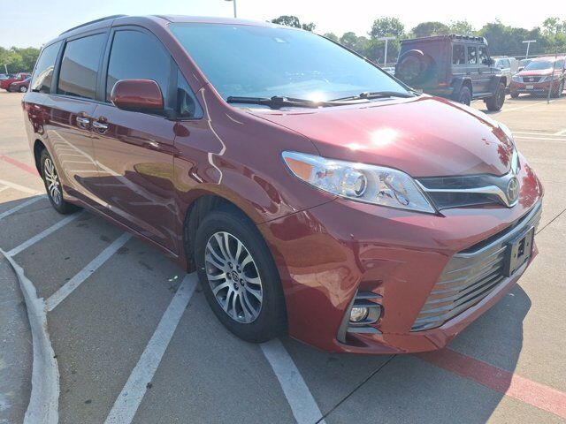 2020 Toyota Sienna XLE Hurst TX