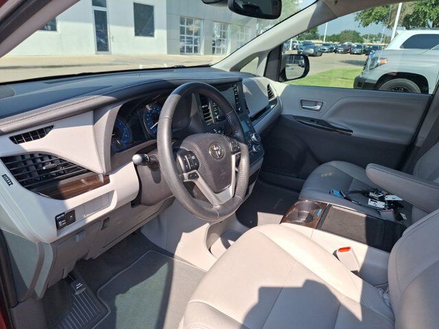 2020 Toyota Sienna XLE Hurst TX