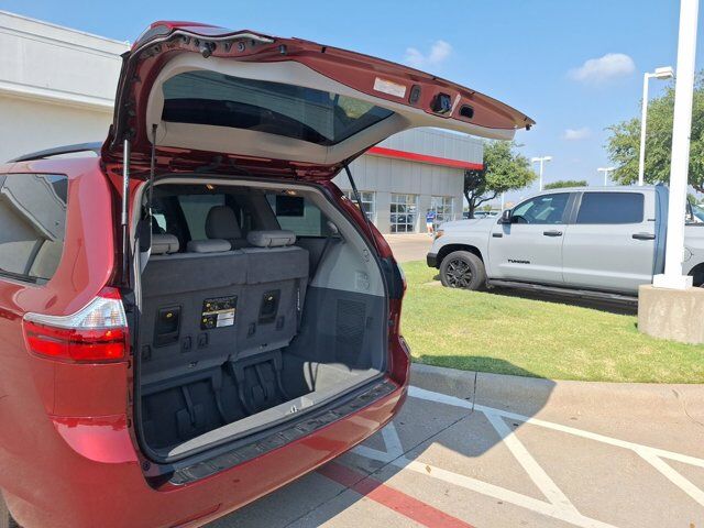 2020 Toyota Sienna XLE Hurst TX