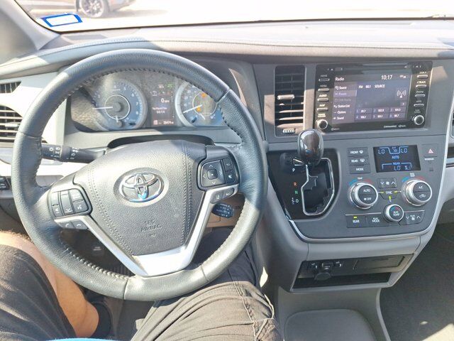 2020 Toyota Sienna XLE Hurst TX