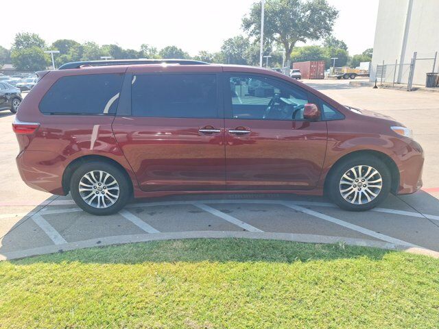 2020 Toyota Sienna XLE Hurst TX