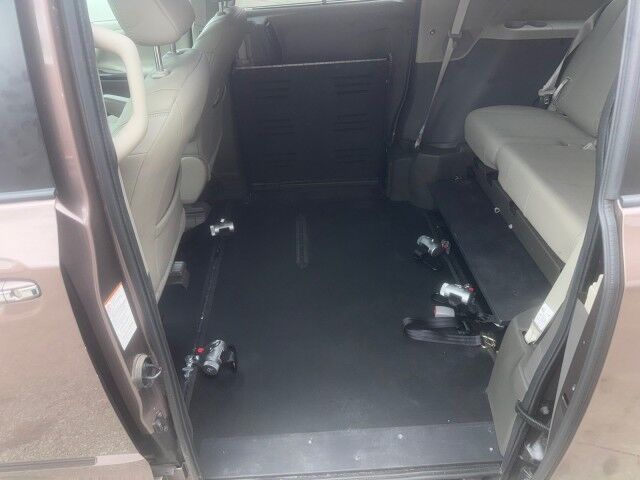 2020 Toyota Sienna XLE Premium North Versailles PA