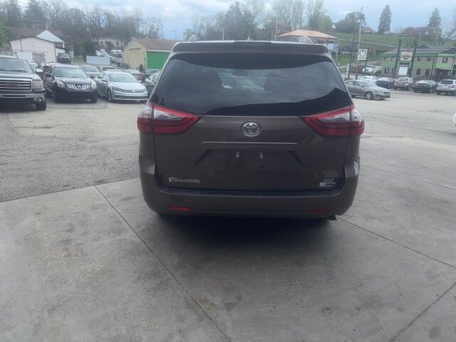 2020 Toyota Sienna XLE Premium North Versailles PA