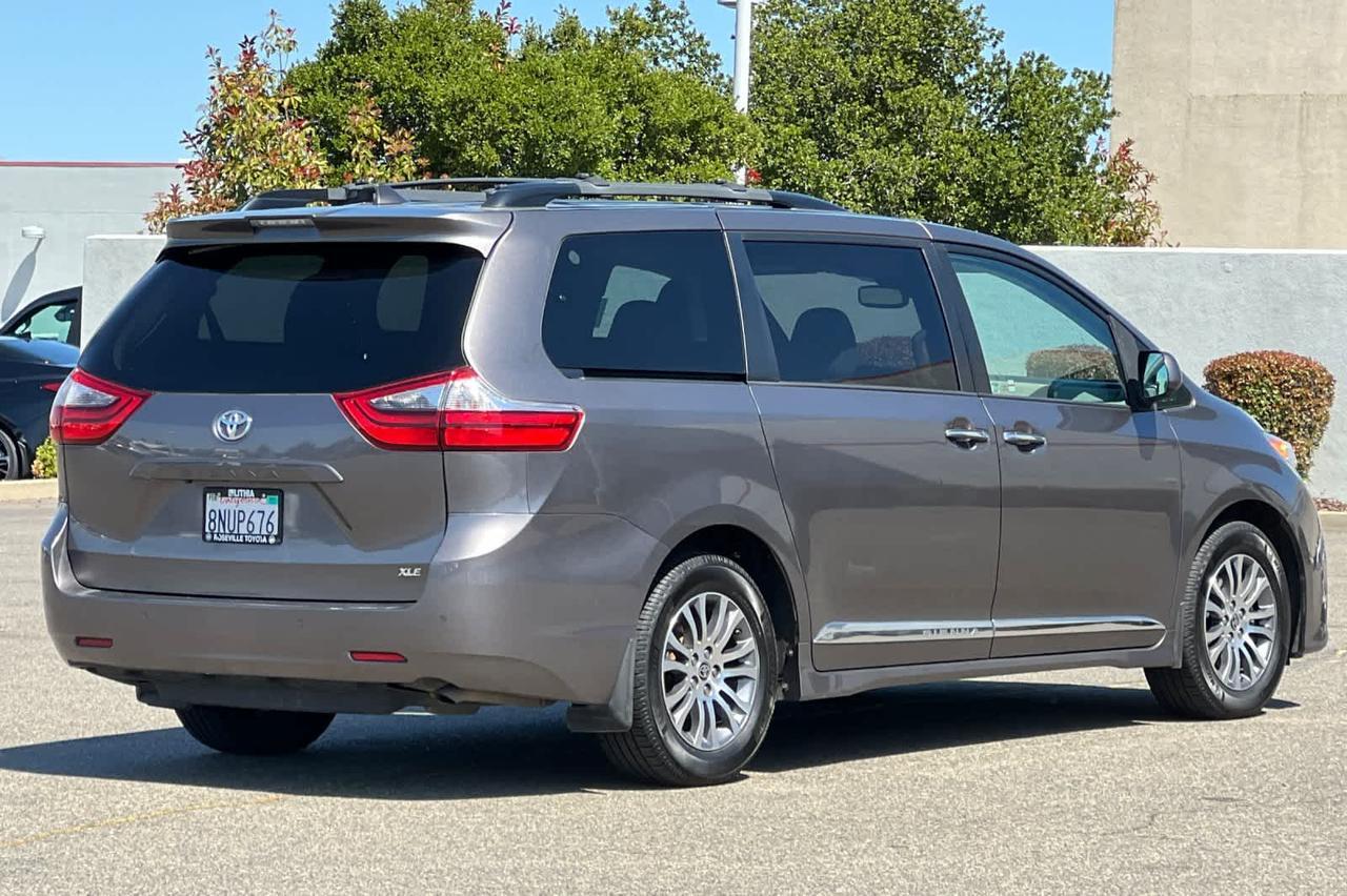 2020 Toyota Sienna XLE Premium