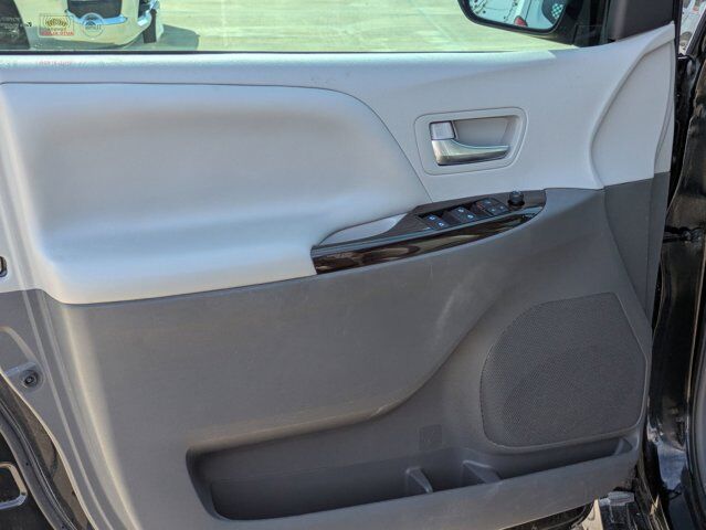 2020 Toyota Sienna XLE Premium Castroville TX