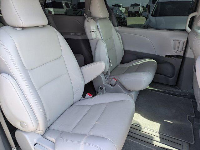 2020 Toyota Sienna XLE Premium Castroville TX