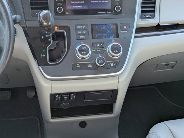 2020 Toyota Sienna XLE Premium Castroville TX