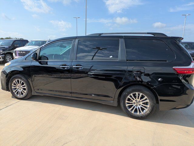 2020 Toyota Sienna XLE Premium Castroville TX