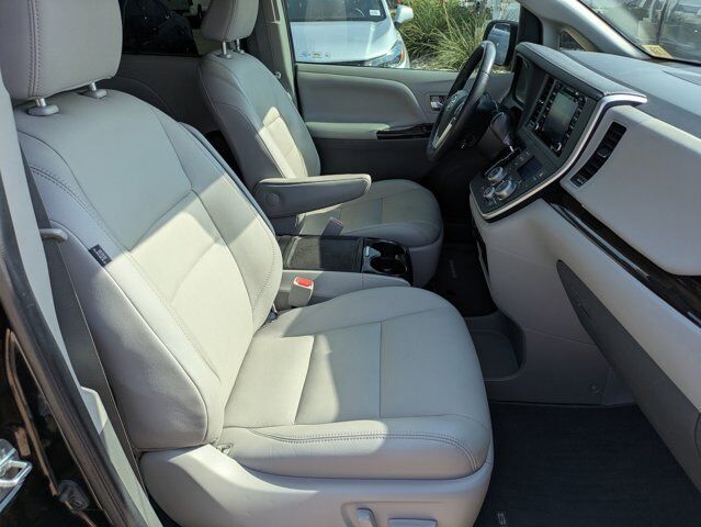 2020 Toyota Sienna XLE Premium Castroville TX