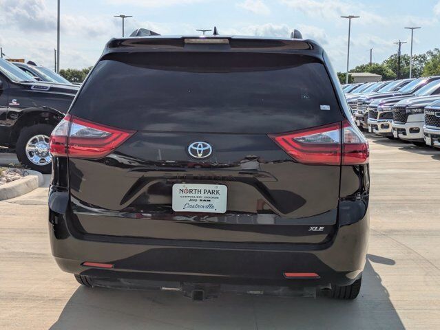 2020 Toyota Sienna XLE Premium Castroville TX