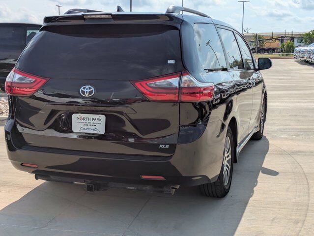 2020 Toyota Sienna XLE Premium Castroville TX