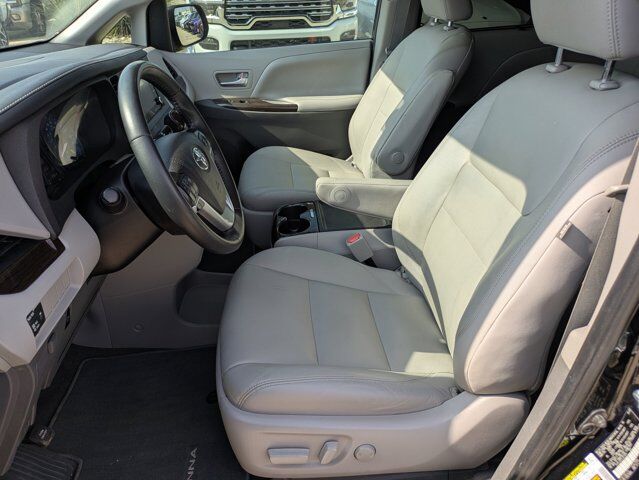 2020 Toyota Sienna XLE Premium Castroville TX