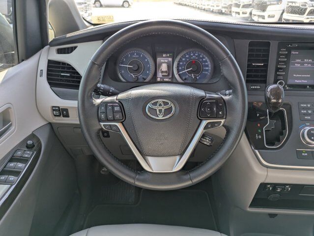 2020 Toyota Sienna XLE Premium Castroville TX