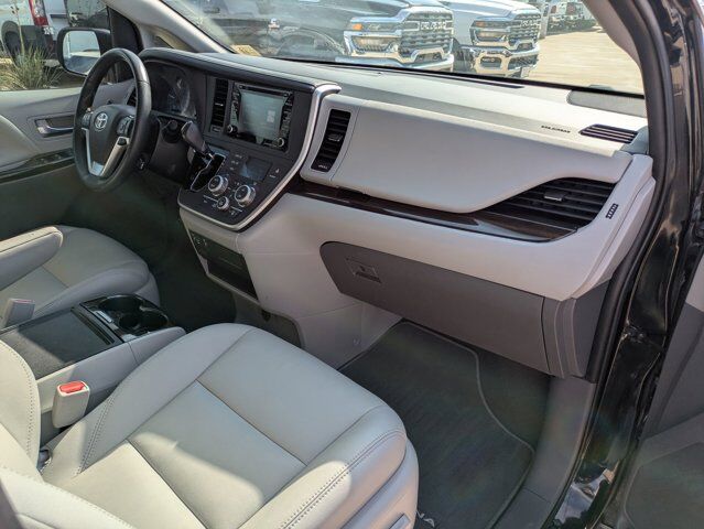 2020 Toyota Sienna XLE Premium Castroville TX