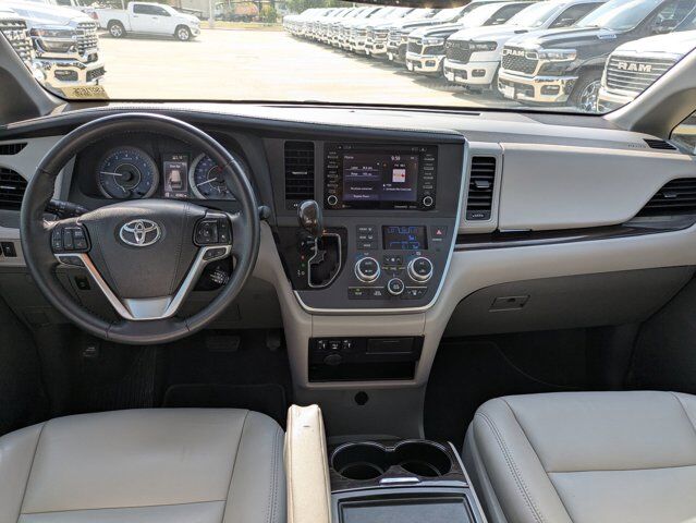 2020 Toyota Sienna XLE Premium Castroville TX