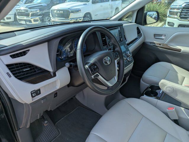 2020 Toyota Sienna XLE Premium Castroville TX