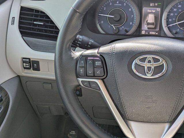 2020 Toyota Sienna XLE Premium Castroville TX