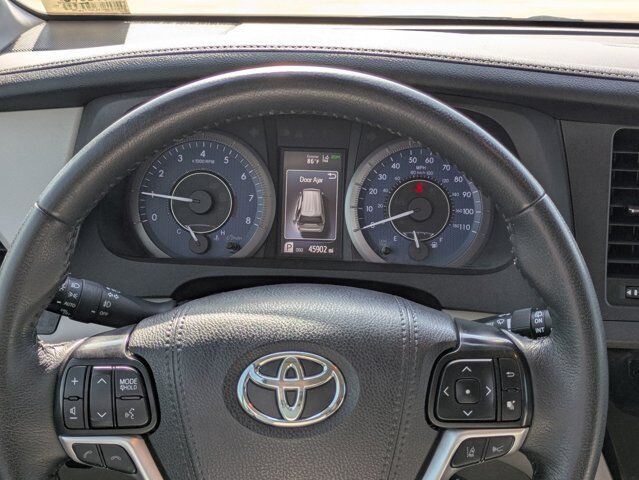 2020 Toyota Sienna XLE Premium Castroville TX