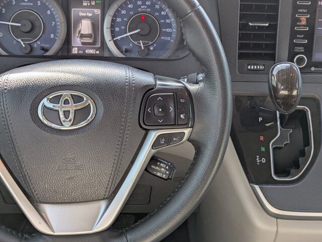 2020 Toyota Sienna XLE Premium Castroville TX