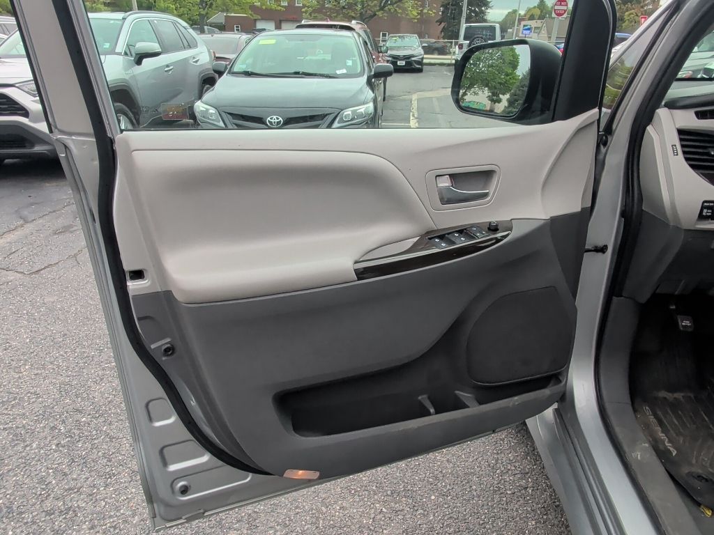 2020 Toyota Sienna XLE Premium Worcester MA