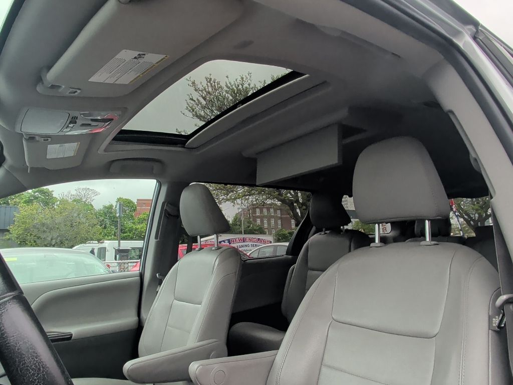 2020 Toyota Sienna XLE Premium Worcester MA