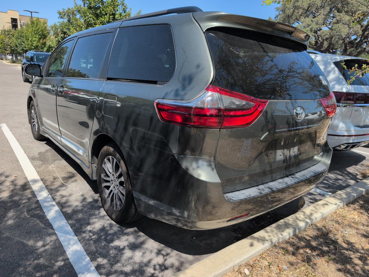2020 Toyota Sienna XLE
