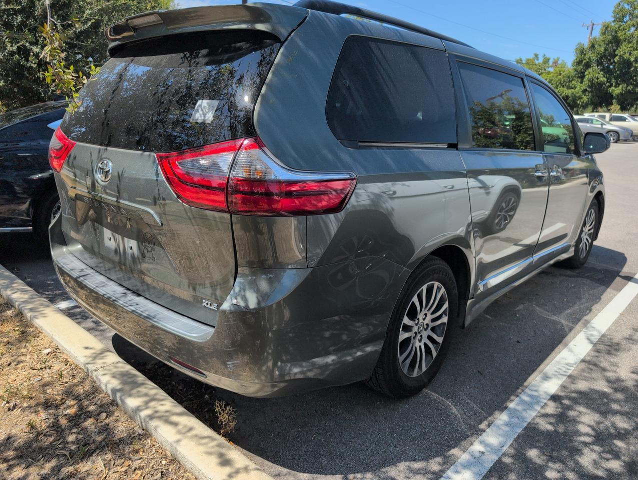 2020 Toyota Sienna XLE