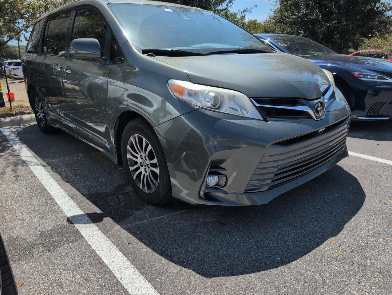2020 Toyota Sienna XLE