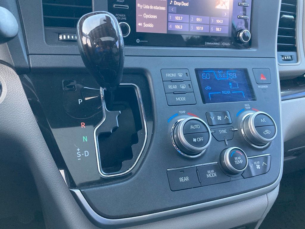 2020 Toyota Sienna XLE San Antonio TX