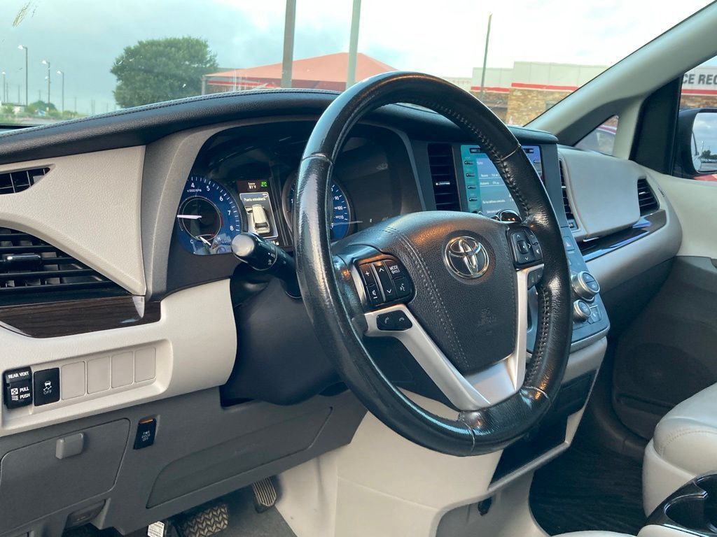 2020 Toyota Sienna XLE San Antonio TX
