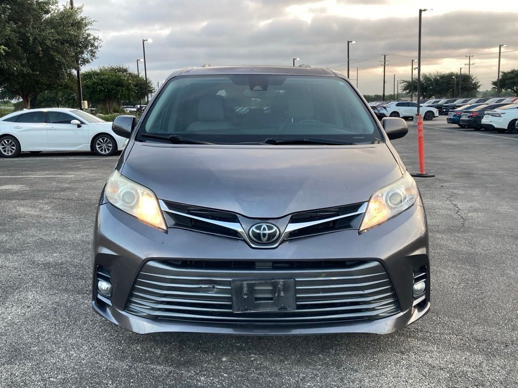 2020 Toyota Sienna XLE
