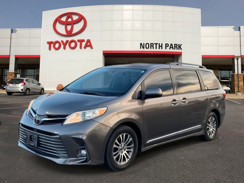 2020 Toyota Sienna XLE
