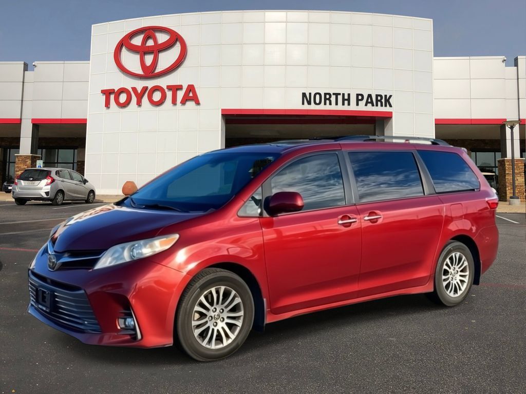2020 Toyota Sienna XLE