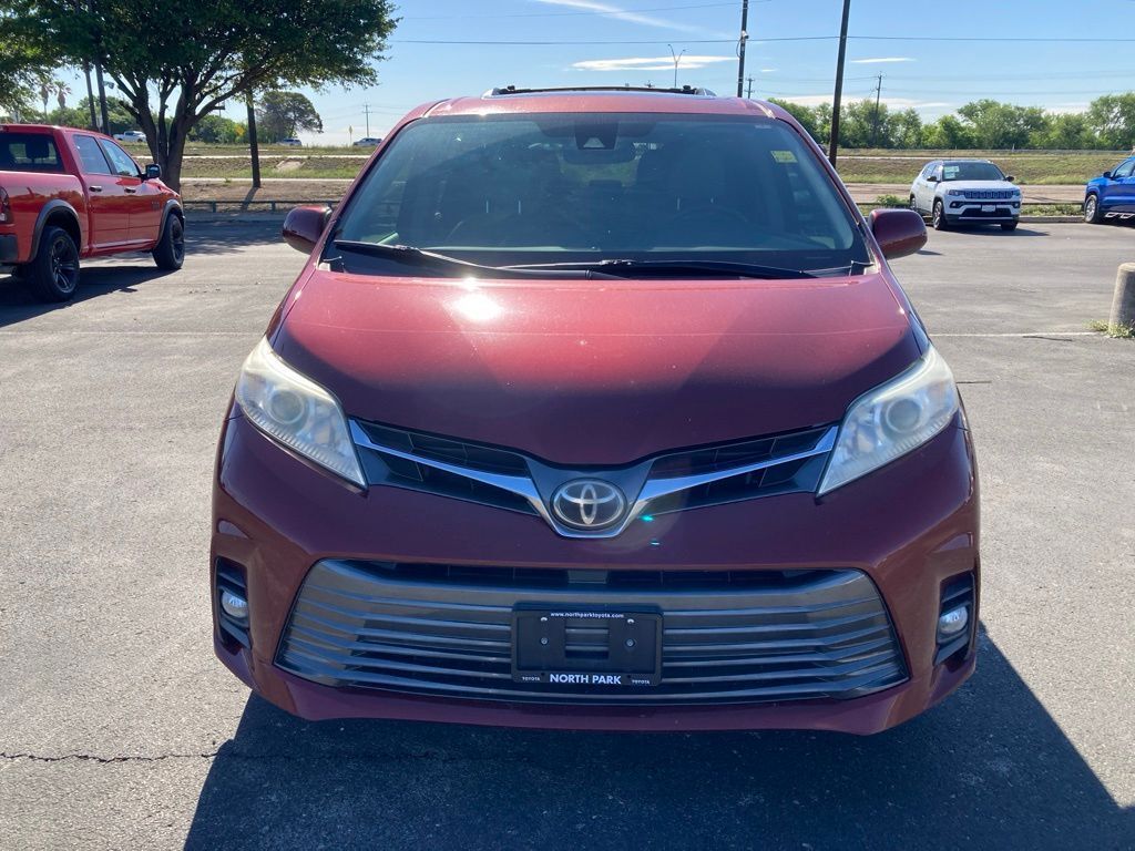 2020 Toyota Sienna XLE