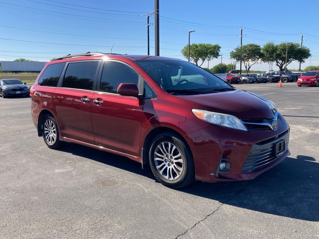 2020 Toyota Sienna XLE