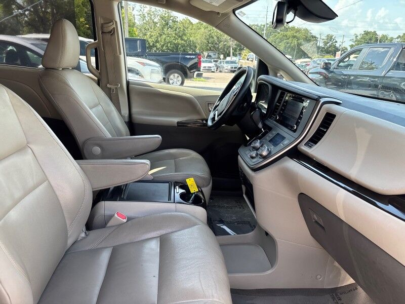 2020 Toyota Sienna XLE w/LTHR. SUNR. NAVI. Seffner FL