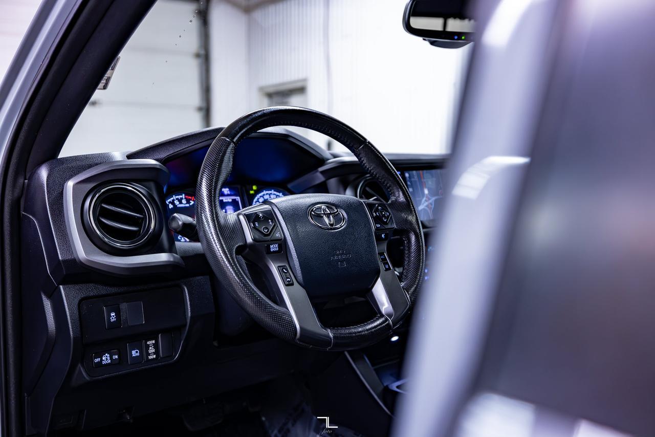 2020 Toyota Tacoma 4x4 Crew Cab TRD Sport Leather Roof Nav Red Deer AB