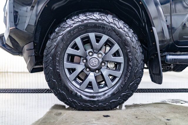 2020 Toyota Tacoma 4x4 Double Cab SR5 PSeat BCam Red Deer AB