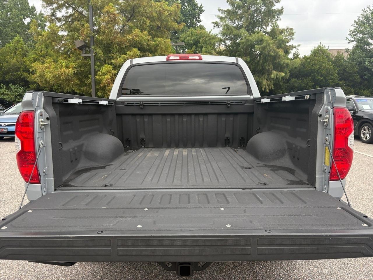 2020 Toyota Tundra 4WD Limited, BED LINER, POWER REAR SLIDING WINDOW, APPLE CARPLAY/ANDROID AUTO, HEATED SEATS, NAVIGATION, REAR BUMPER STEP, FLORIDA VEHICLE, CLEAN CARFAX, ONLY 1 OWNER, TEST DRIVE THIS TUNDRA TODAY! Virginia Beach VA