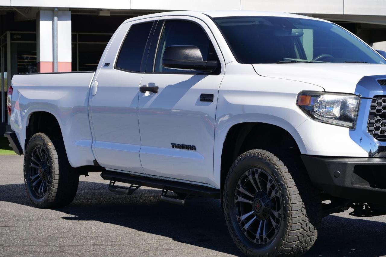 2020 Toyota Tundra 4WD SR5 4X4 / 5.7L V8 / Wheels & Tire Upgrade Lincolnton NC