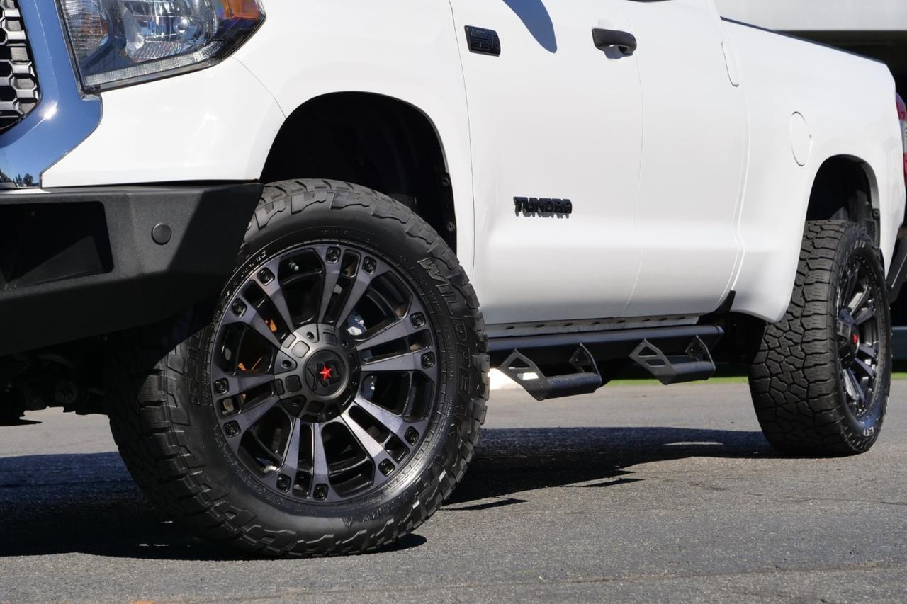 2020 Toyota Tundra 4WD SR5 4X4 / 5.7L V8 / Wheels & Tire Upgrade Lincolnton NC