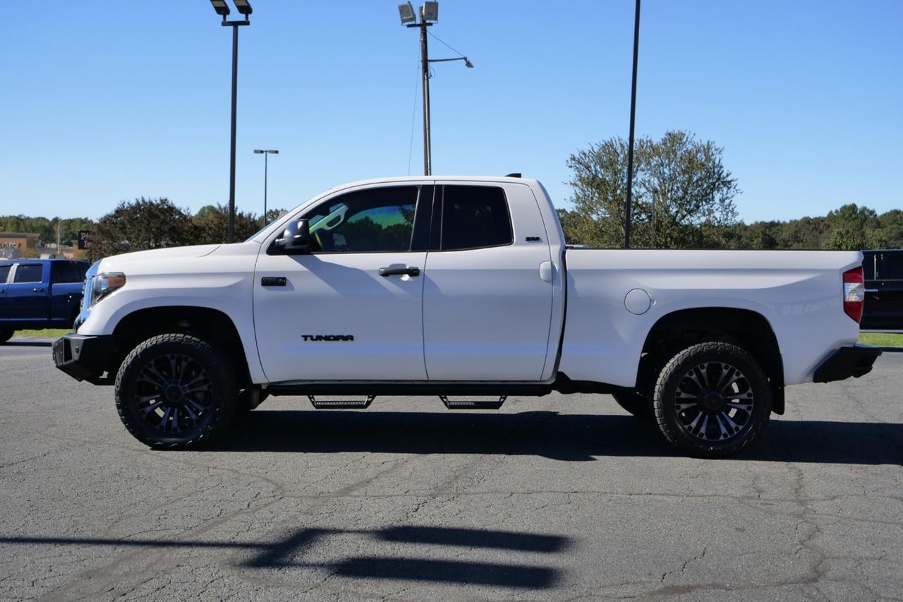 2020 Toyota Tundra 4WD SR5 4X4 / 5.7L V8 / Wheels & Tire Upgrade Lincolnton NC