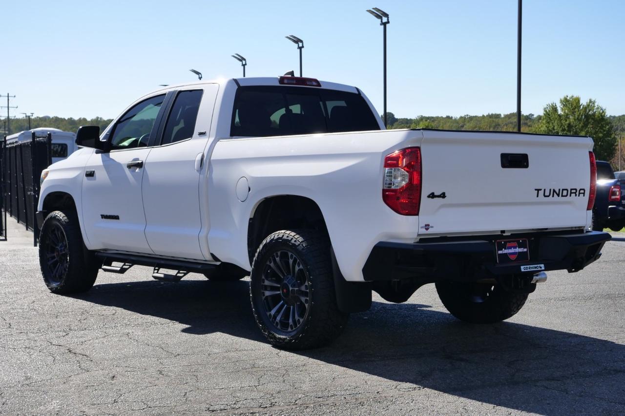 2020 Toyota Tundra 4WD SR5 4X4 / 5.7L V8 / Wheels & Tire Upgrade Lincolnton NC