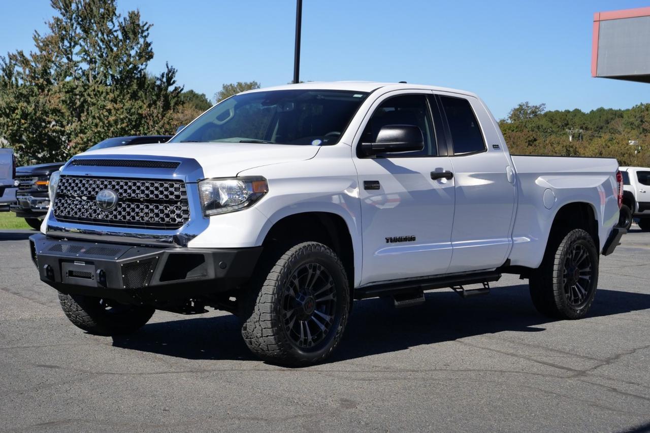 2020 Toyota Tundra 4WD SR5 4X4 / 5.7L V8 / Wheels & Tire Upgrade Lincolnton NC