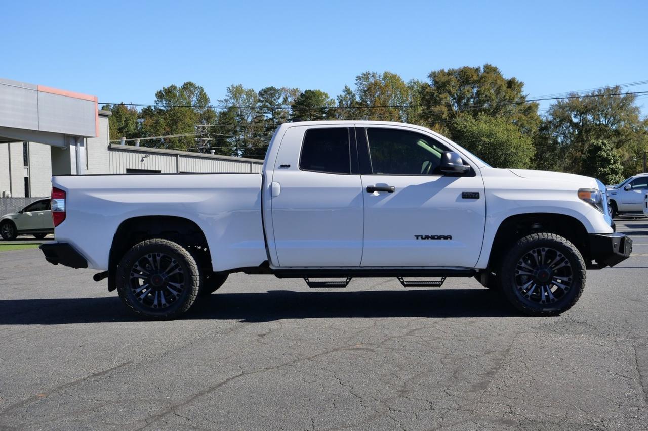2020 Toyota Tundra 4WD SR5 4X4 / 5.7L V8 / Wheels & Tire Upgrade Lincolnton NC