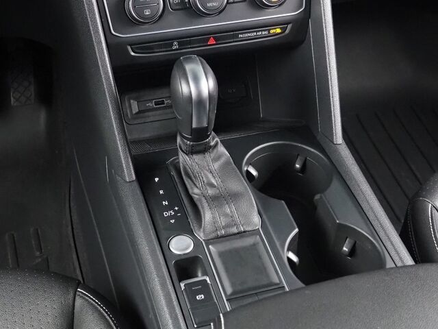 2020 Volkswagen Atlas Cross Sport 3.6L V6 SE w/Technology *ADAPTIVE CRUISE, SAFETY ALERTS, BACKUP-CAMERA, COLOR TOUCHSCREEN, PANORAMA MOONROOF, HEATED SEATS, REMOTE START, POWER LIFTGATE, 20 INCH ALLOYS, ANDROID & APPLE Round Rock TX